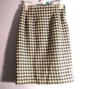 Wool Herringbone Skirt A-Line. Women's Size 4 Black & White